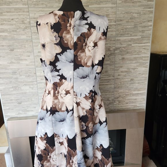 Floral Sleeveless Dress - Black and Cream - Picture 9 of 10